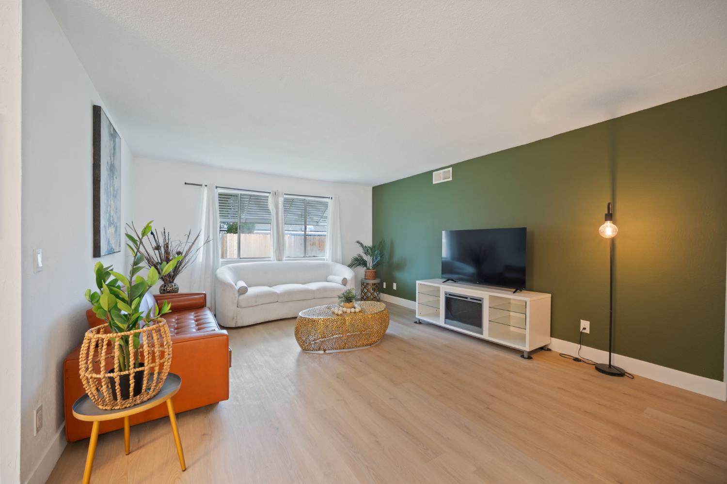 2932 Claremont Ave, Clovis, CA 93611