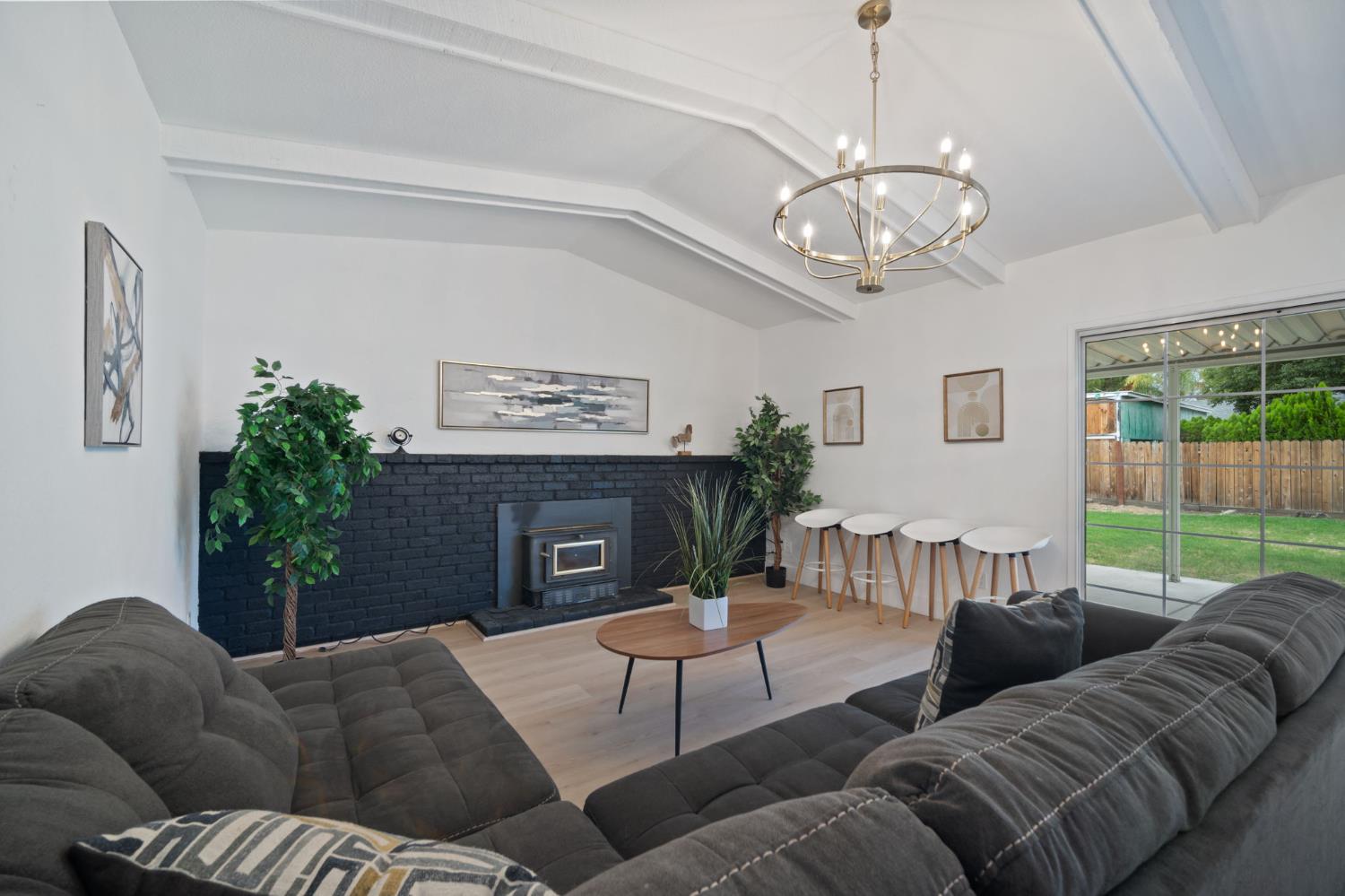 2932 Claremont Ave, Clovis, CA 93611