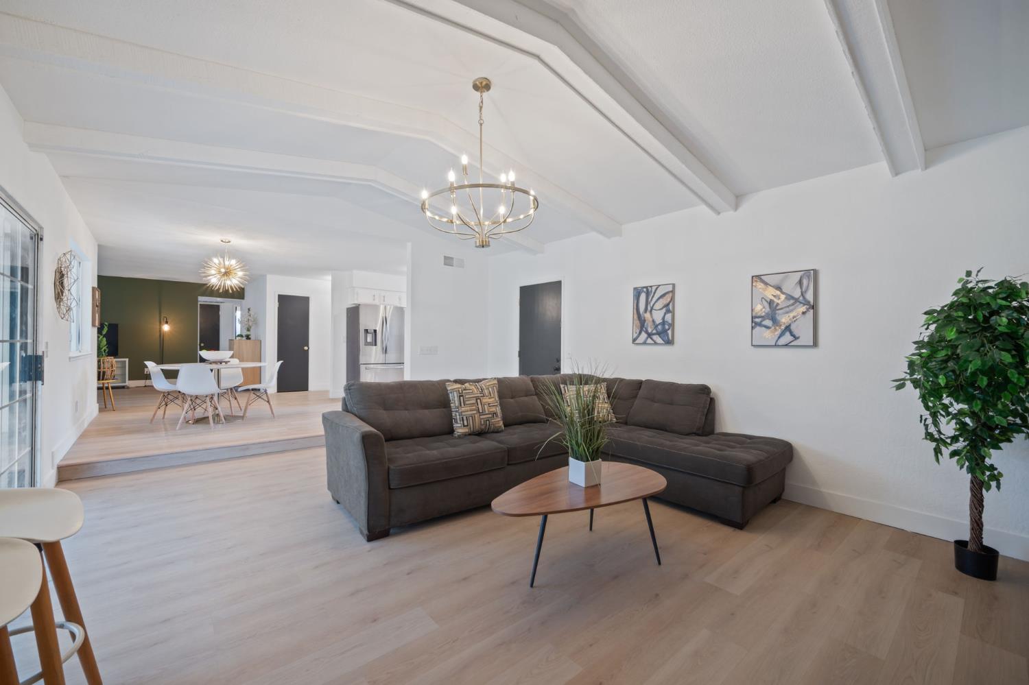 2932 Claremont Ave, Clovis, CA 93611