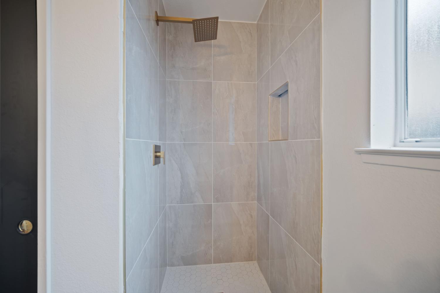 2932 Claremont Ave, Clovis, CA 93611