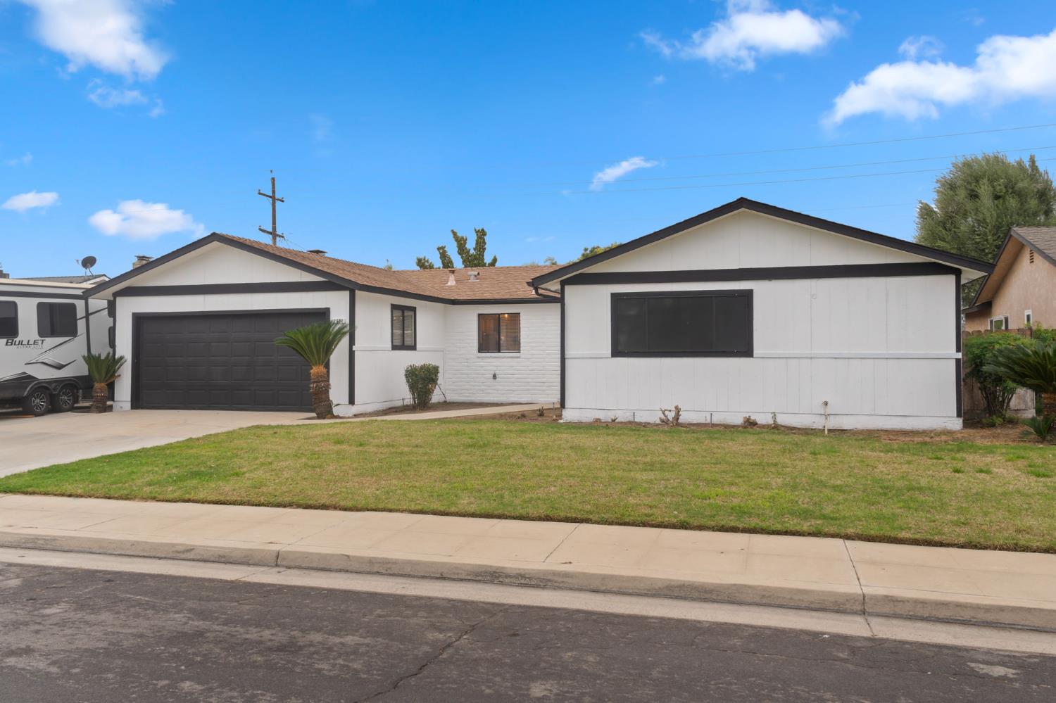 2932 Claremont Ave, Clovis, CA 93611