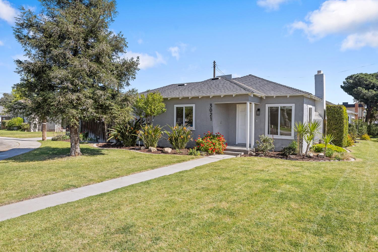 3021 E Simpson Ave, Fresno, CA 93703