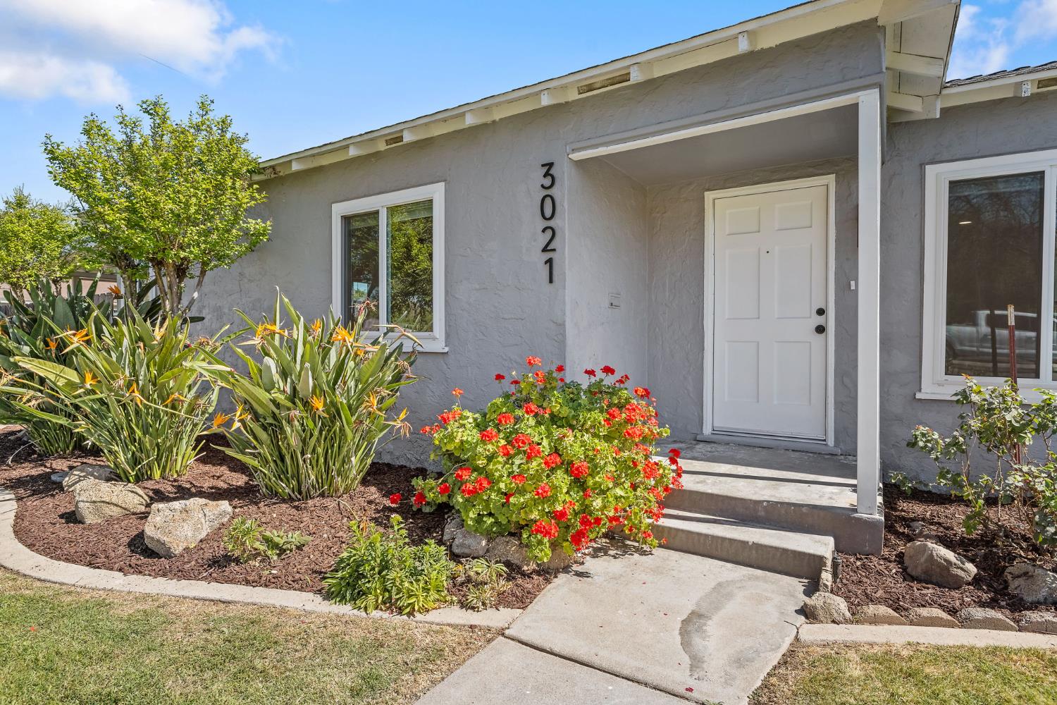 3021 E Simpson Ave, Fresno, CA 93703