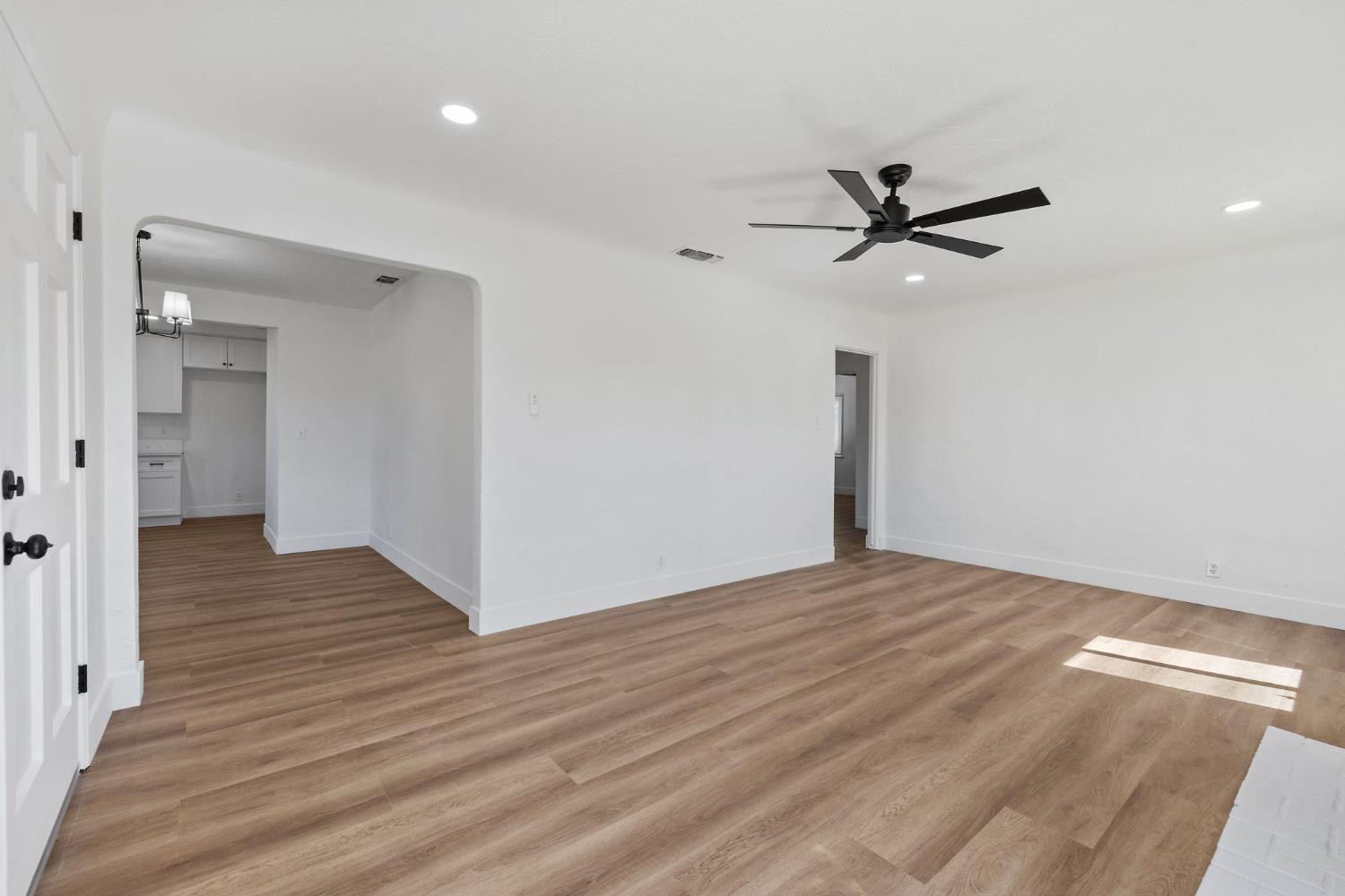 3021 E Simpson Ave, Fresno, CA 93703