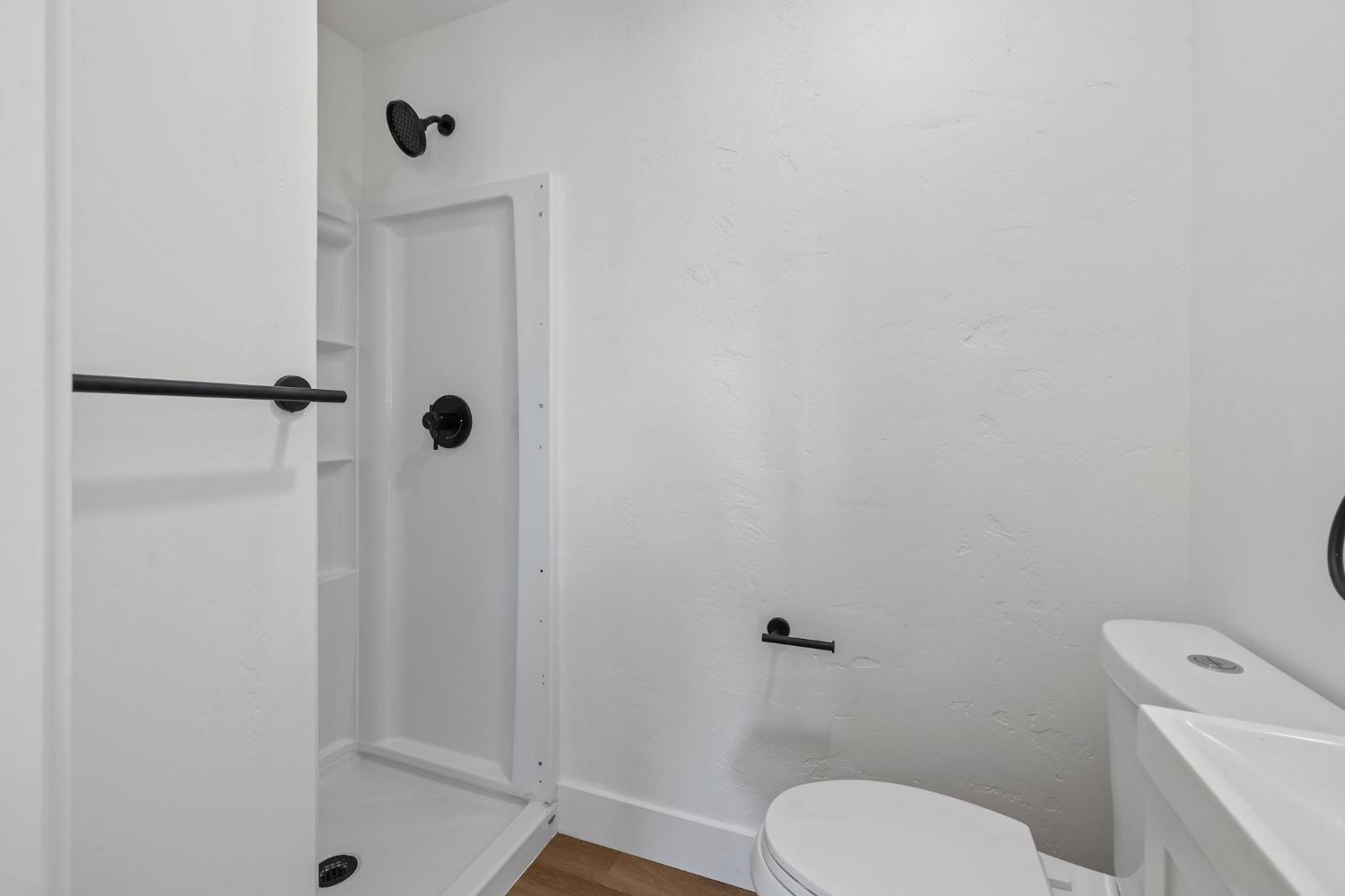 3021 E Simpson Ave, Fresno, CA 93703