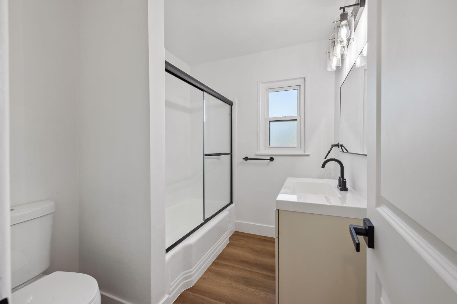 3021 E Simpson Ave, Fresno, CA 93703