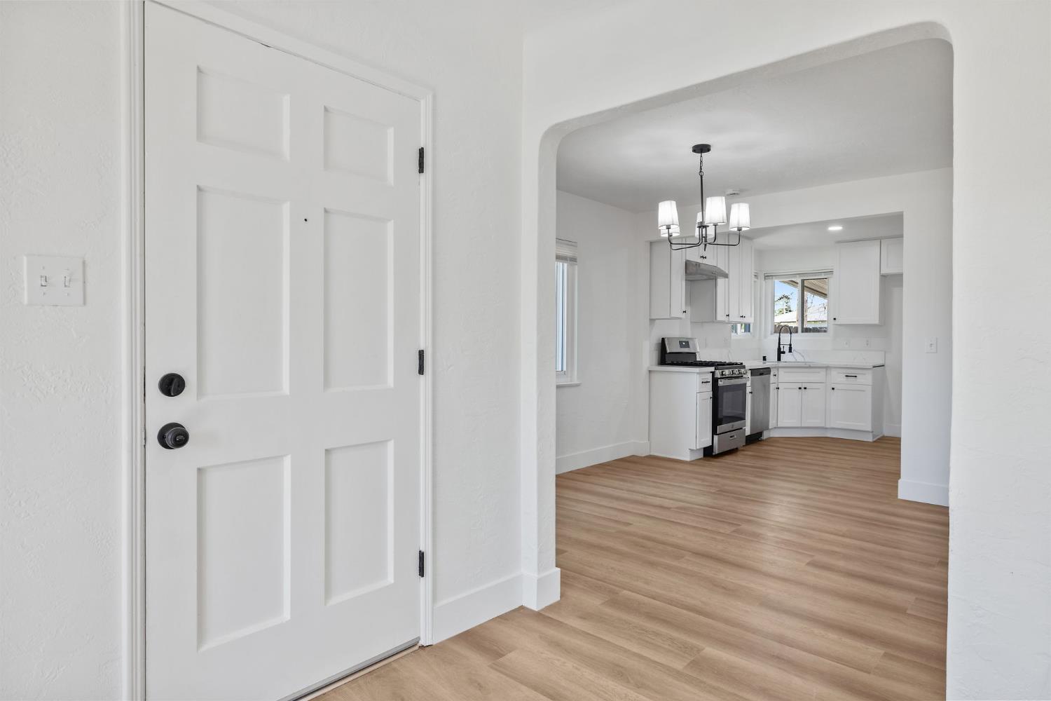 3021 E Simpson Ave, Fresno, CA 93703