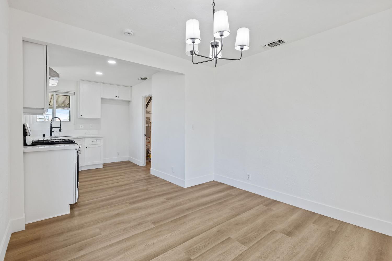 3021 E Simpson Ave, Fresno, CA 93703