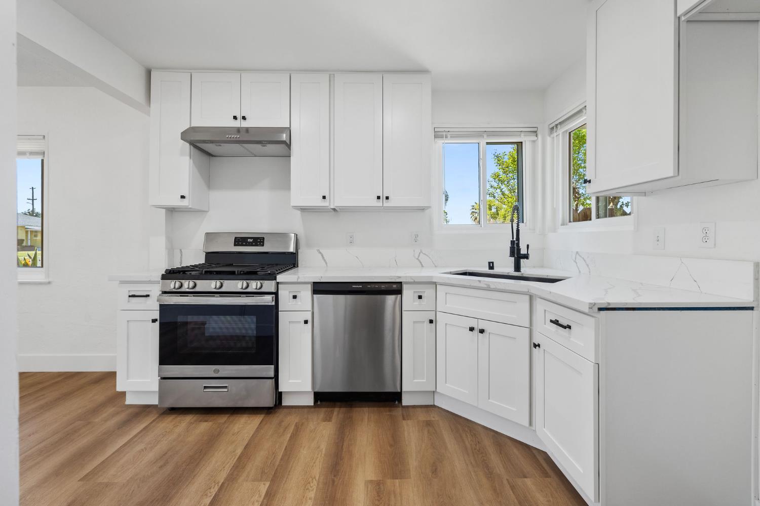 3021 E Simpson Ave, Fresno, CA 93703