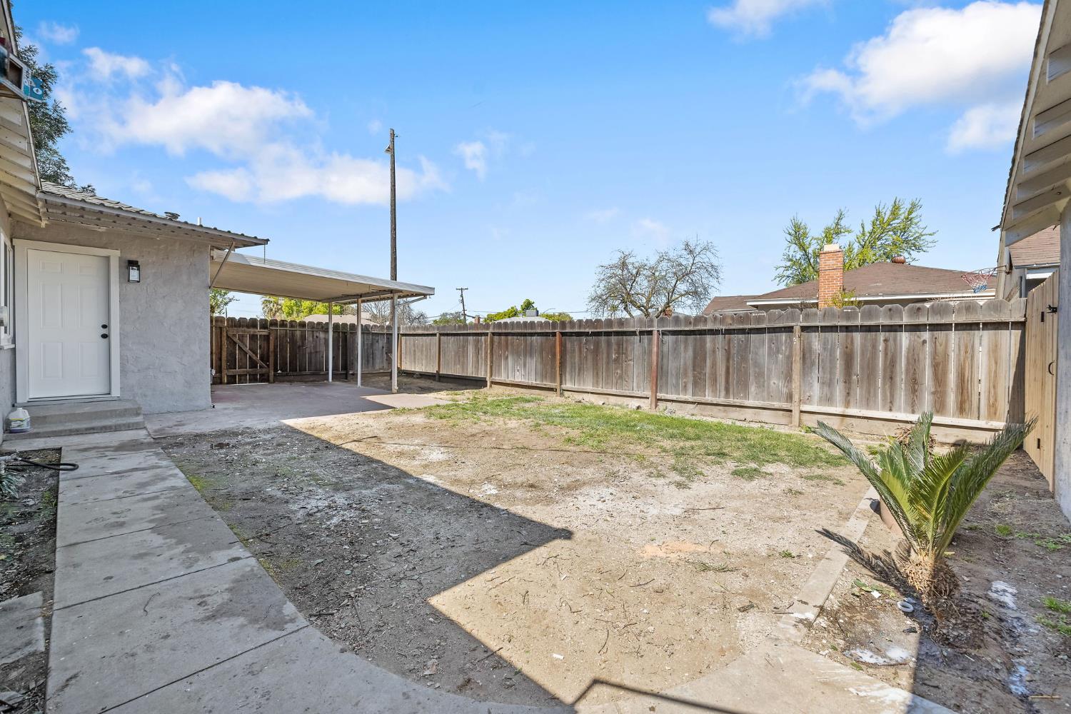 3021 E Simpson Ave, Fresno, CA 93703