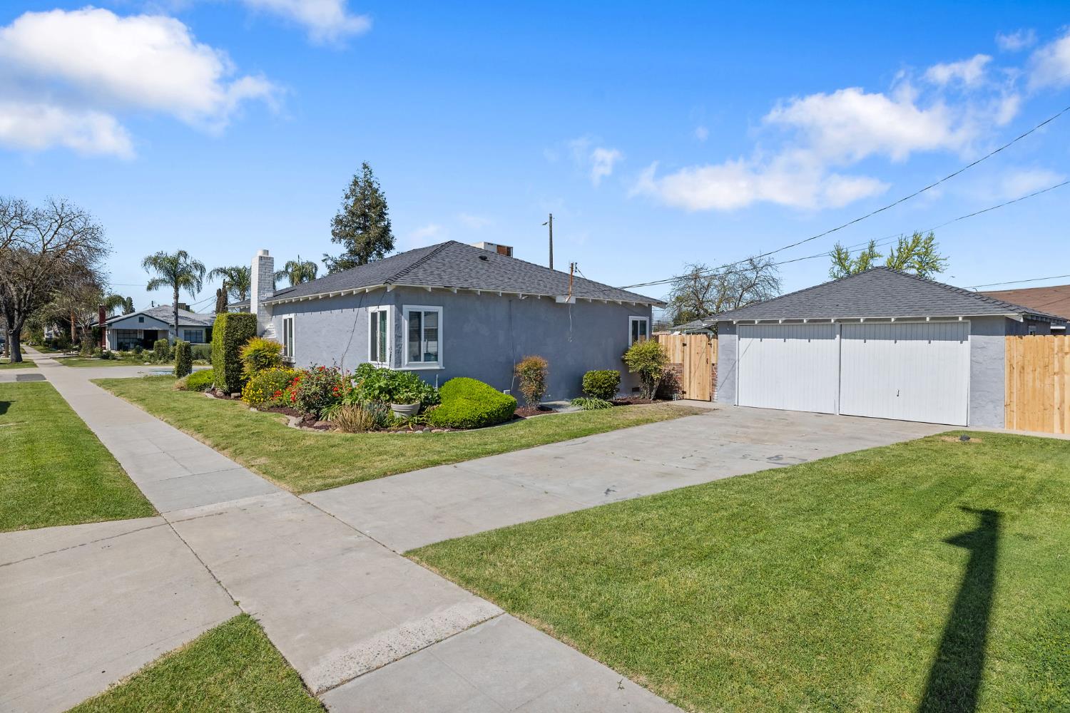 3021 E Simpson Ave, Fresno, CA 93703