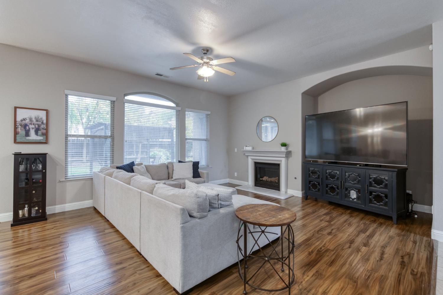 5945 N La Paz Ave, Fresno, CA 93723