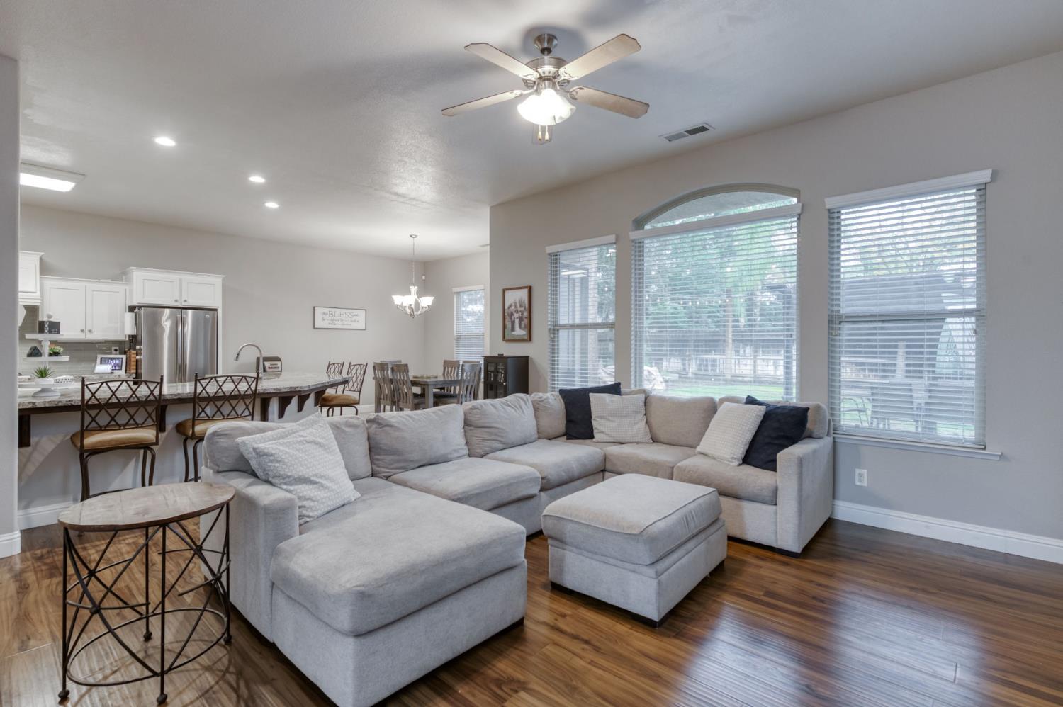 5945 N La Paz Ave, Fresno, CA 93723