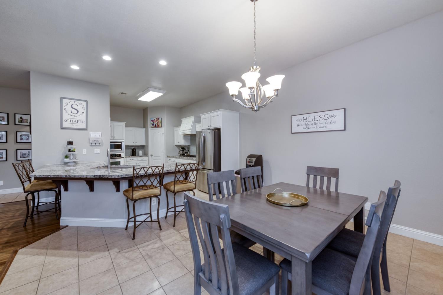 5945 N La Paz Ave, Fresno, CA 93723