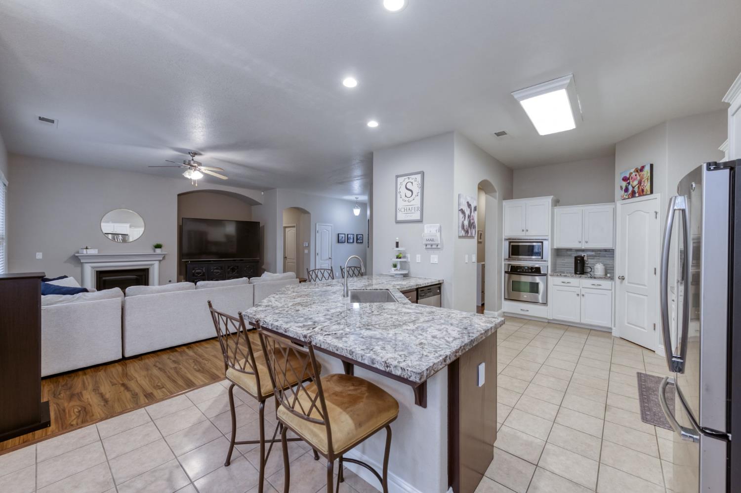 5945 N La Paz Ave, Fresno, CA 93723