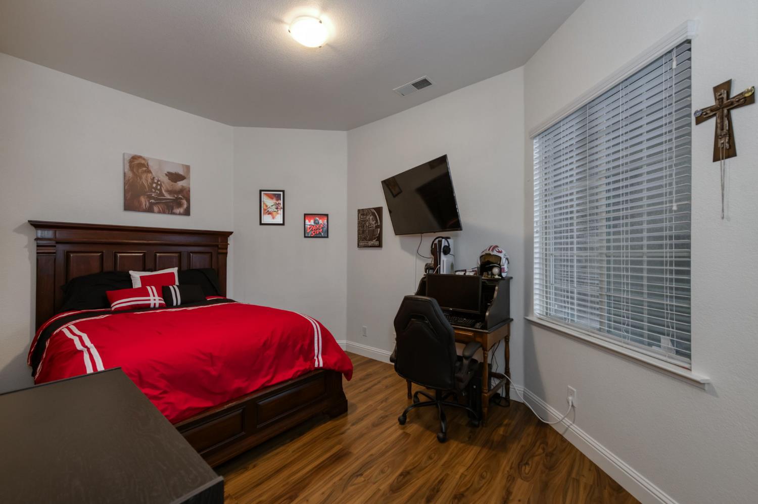 5945 N La Paz Ave, Fresno, CA 93723