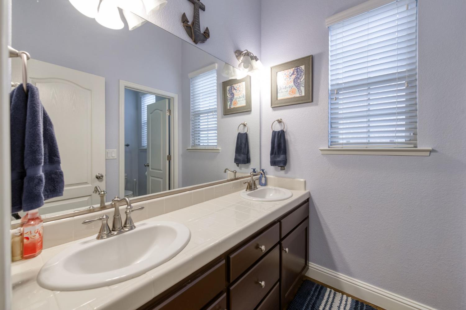 5945 N La Paz Ave, Fresno, CA 93723