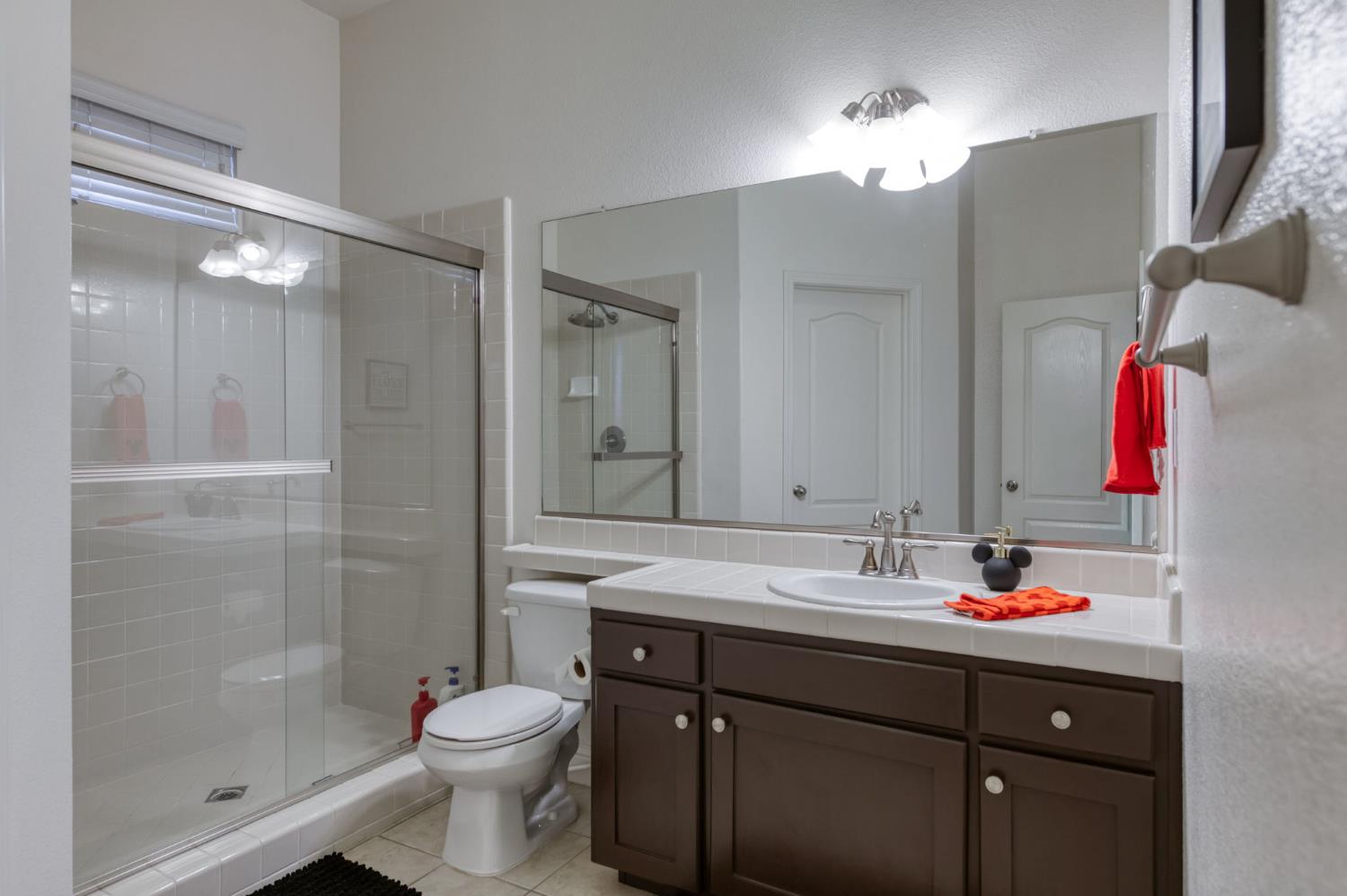 5945 N La Paz Ave, Fresno, CA 93723