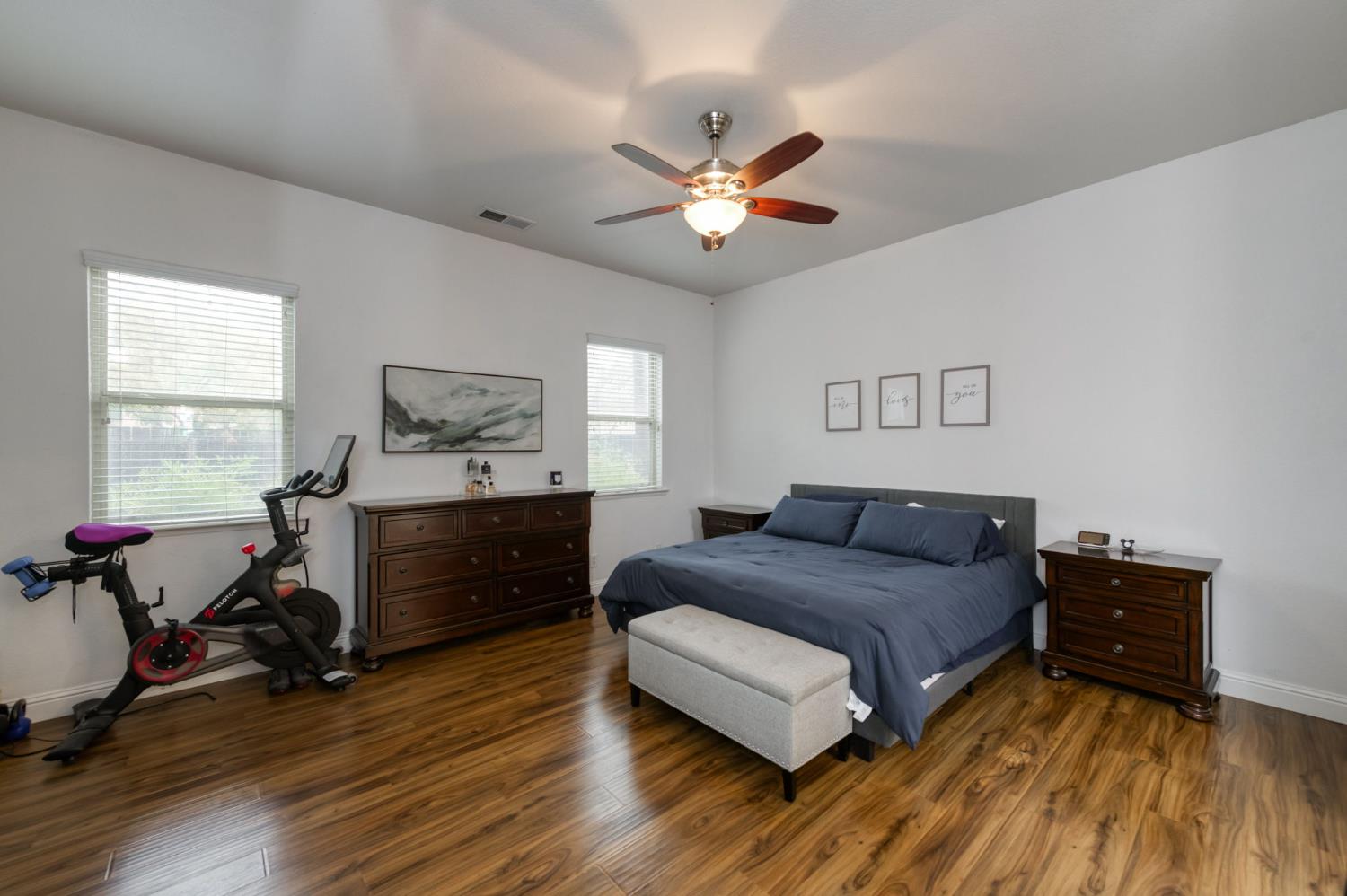 5945 N La Paz Ave, Fresno, CA 93723