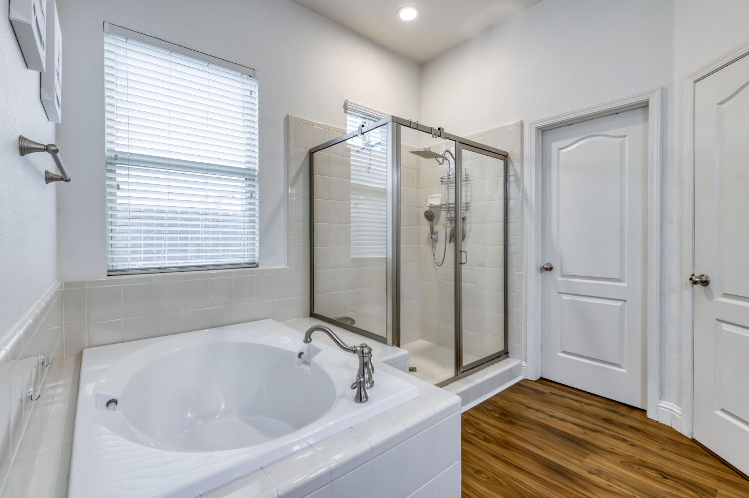 5945 N La Paz Ave, Fresno, CA 93723