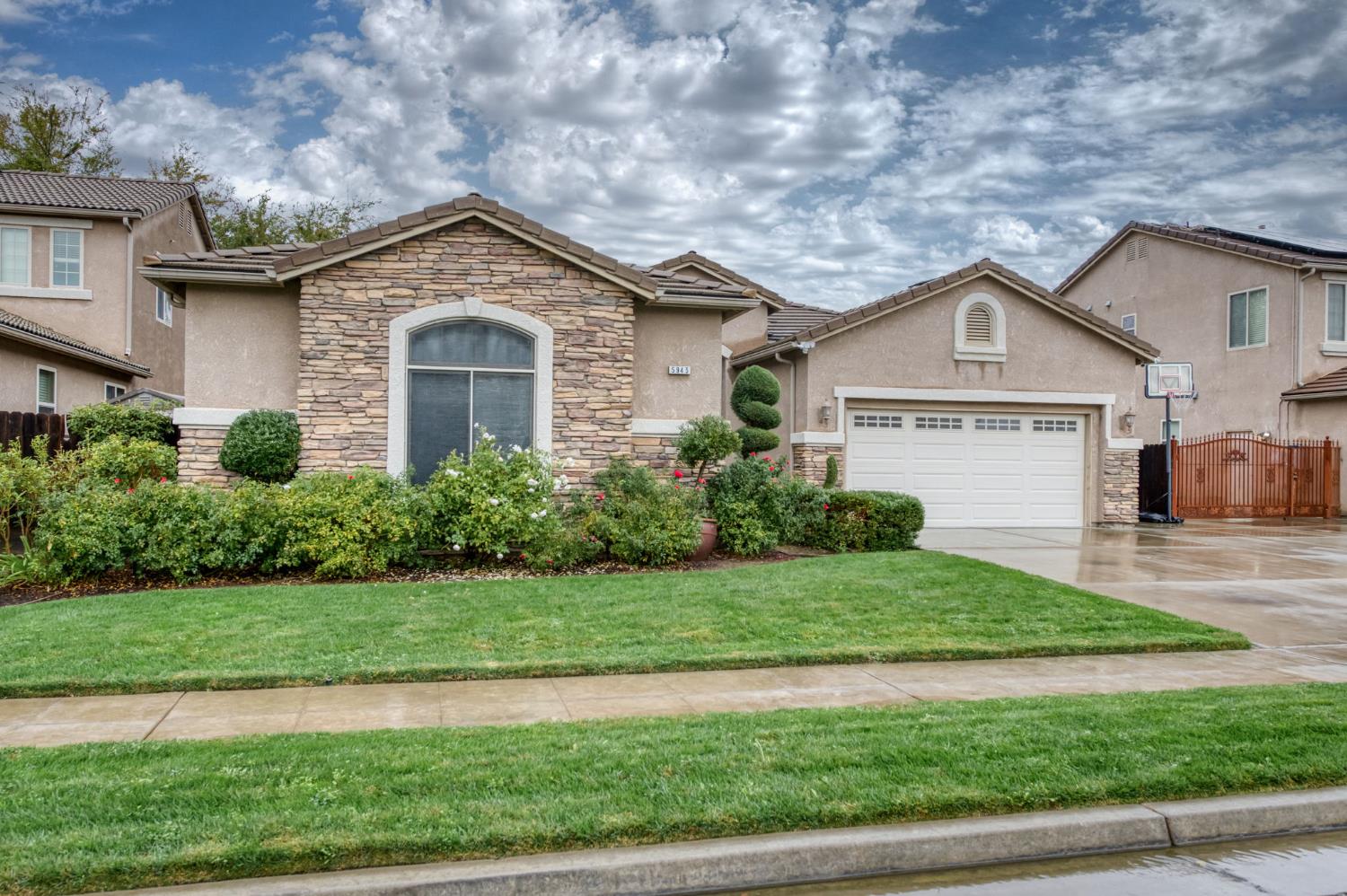 5945 N La Paz Ave, Fresno, CA 93723