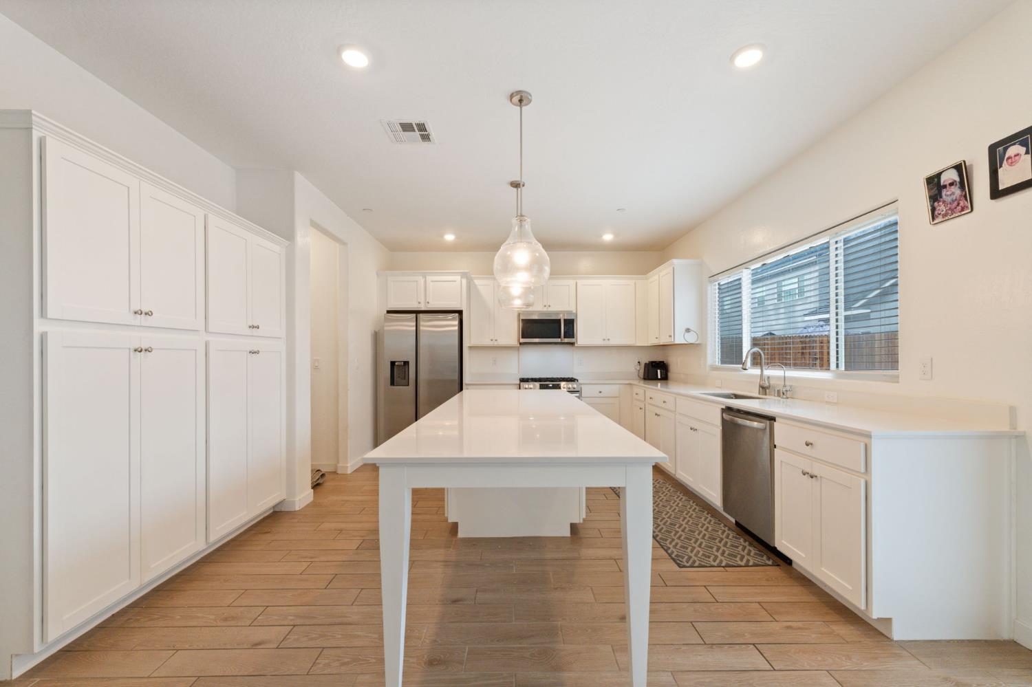 7012 W Donner Ave, Fresno, CA 93723