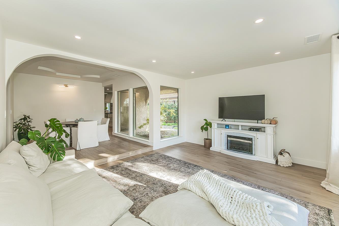 406 E Audubon Dr, Fresno, CA 93720