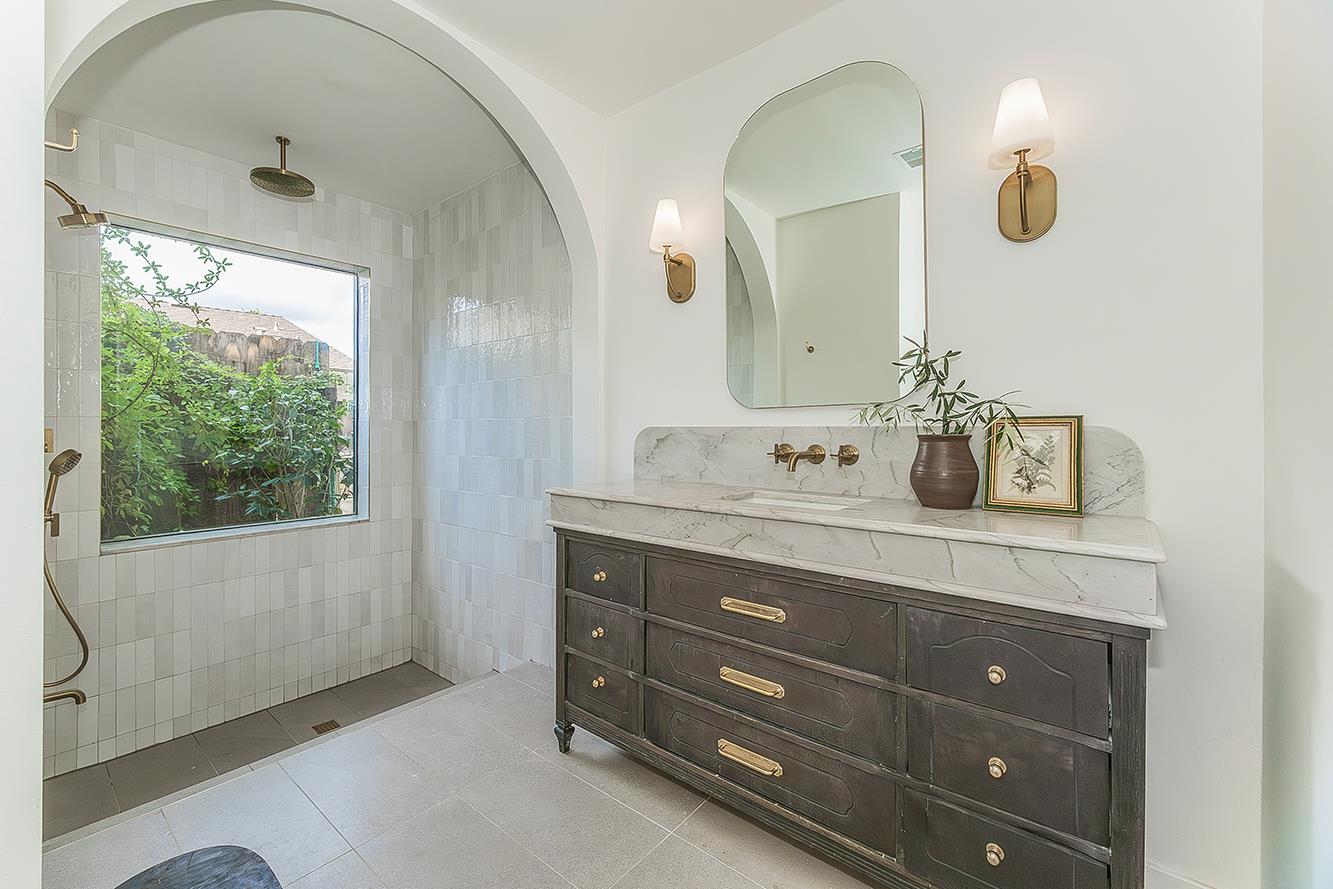 406 E Audubon Dr, Fresno, CA 93720