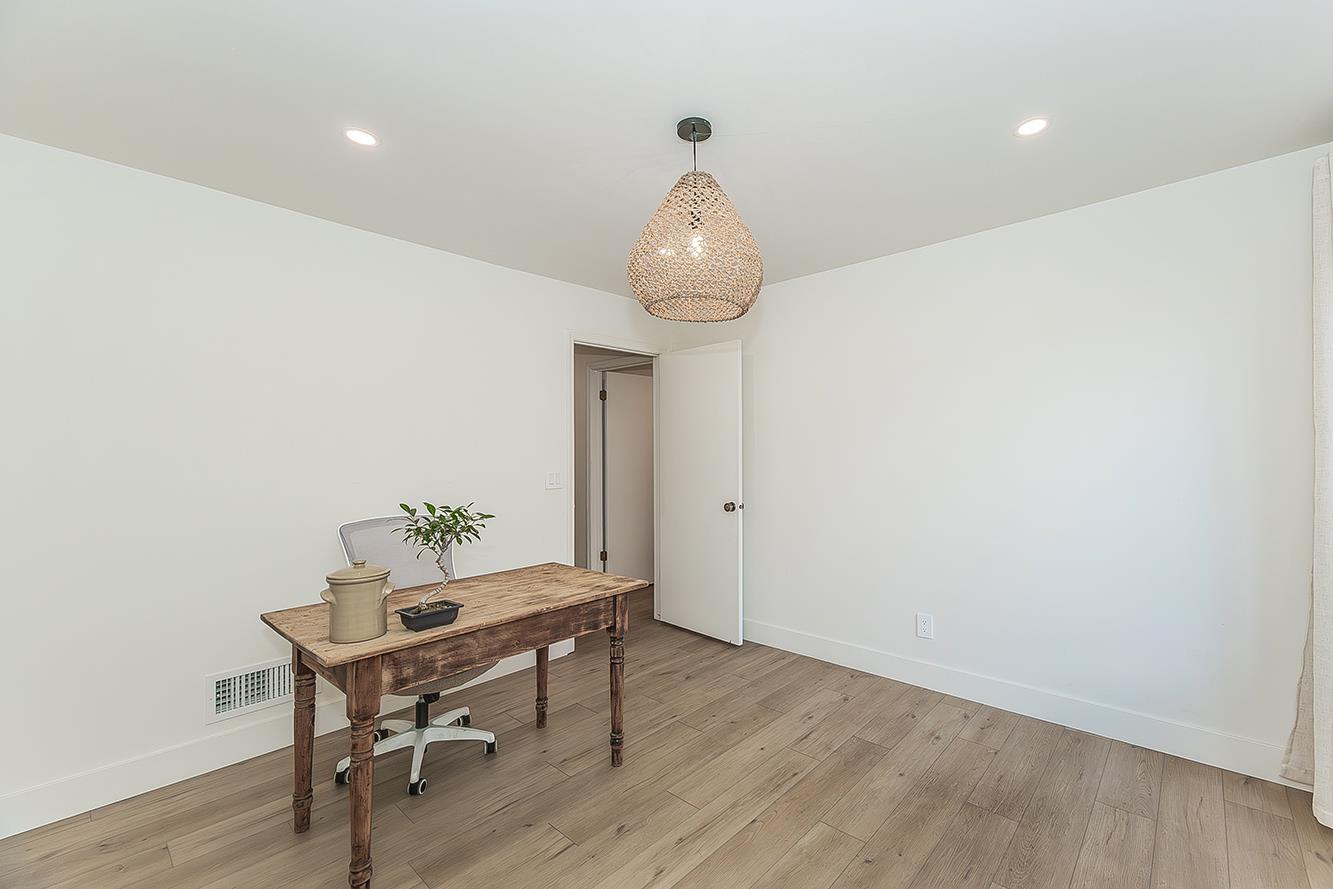 406 E Audubon Dr, Fresno, CA 93720