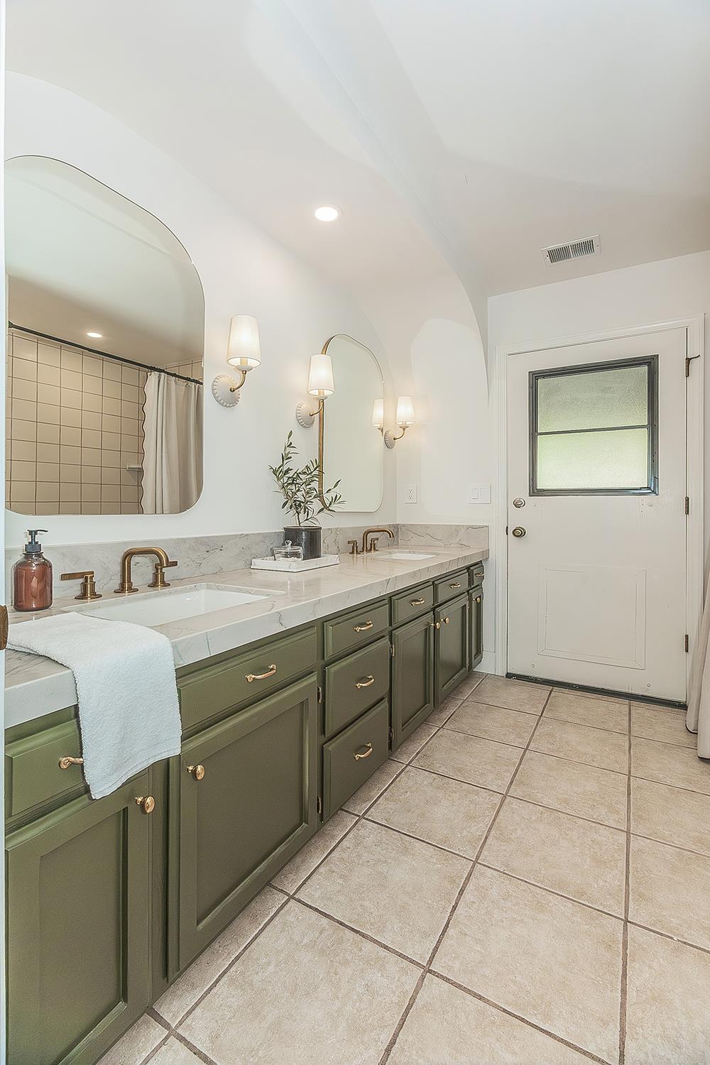 406 E Audubon Dr, Fresno, CA 93720