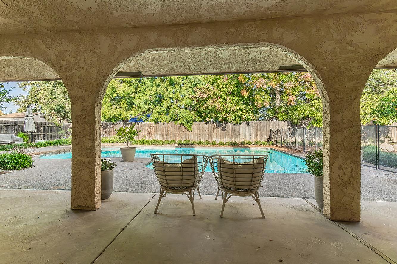 406 E Audubon Dr, Fresno, CA 93720