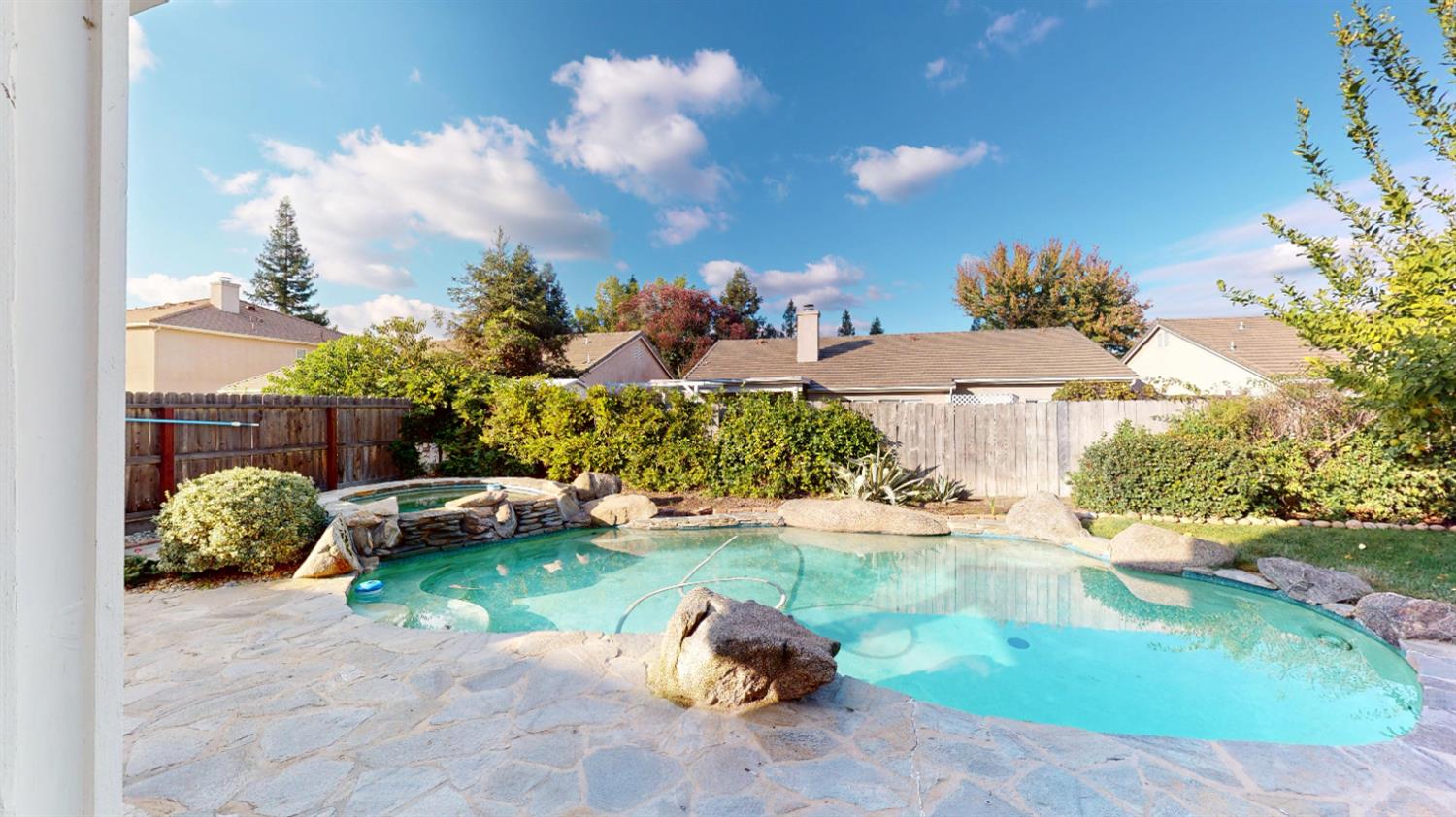 2638 E Skyview Ave, Fresno, CA 93720