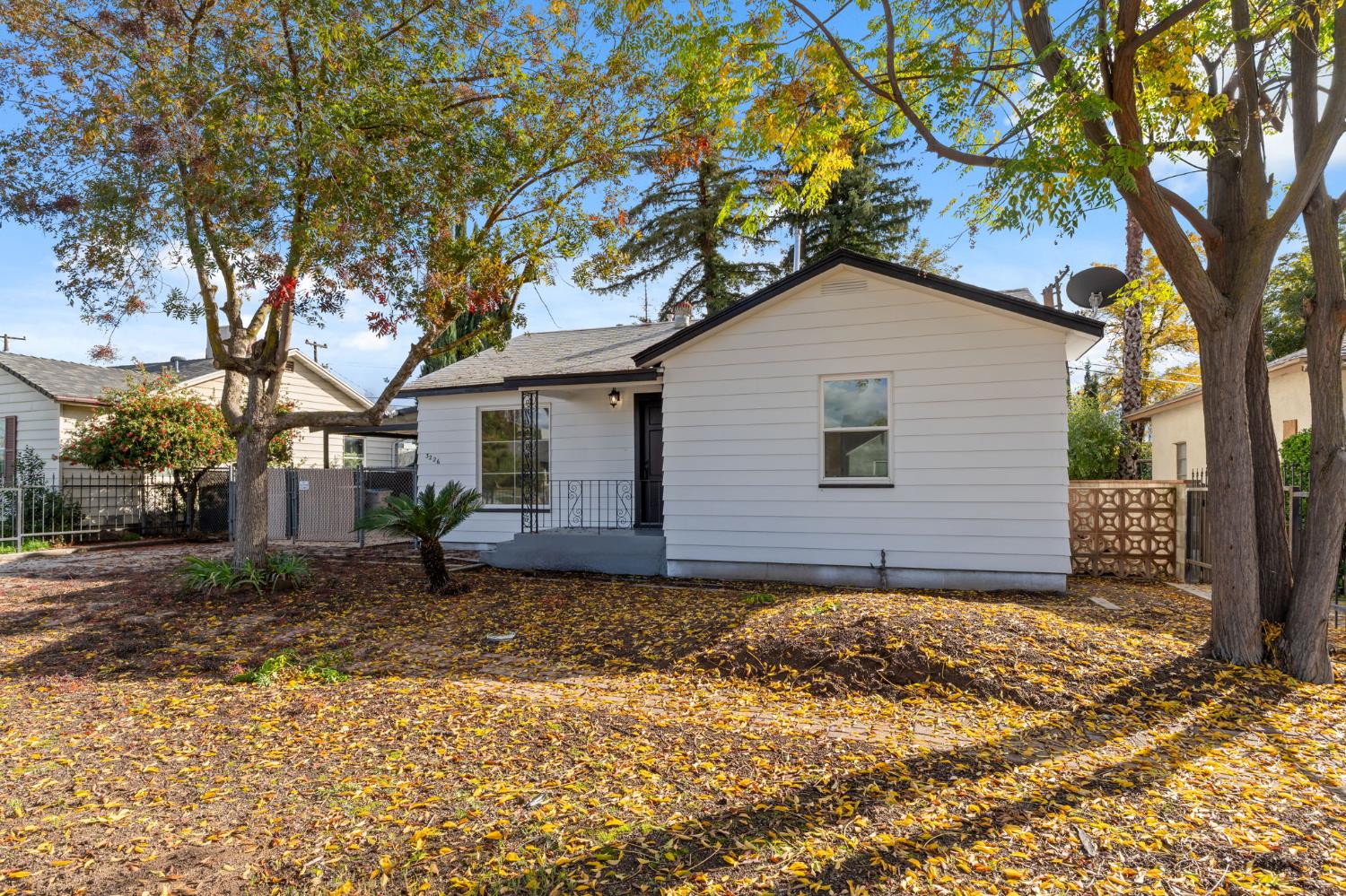 3226 Circle Ct W, Fresno, CA 93703