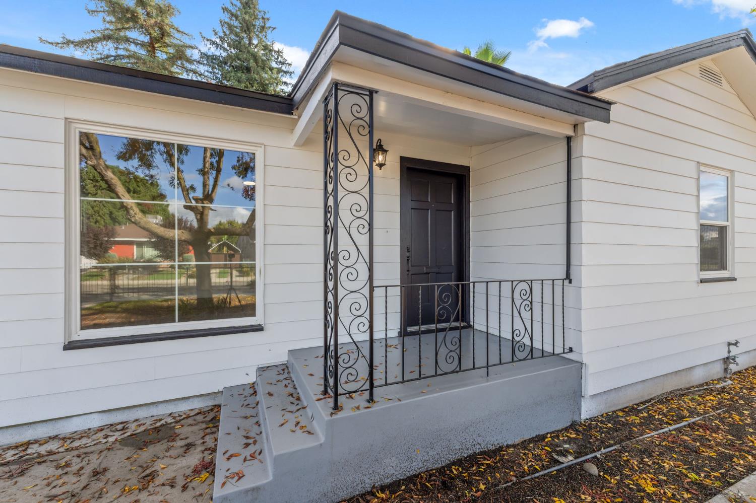 3226 Circle Ct W, Fresno, CA 93703