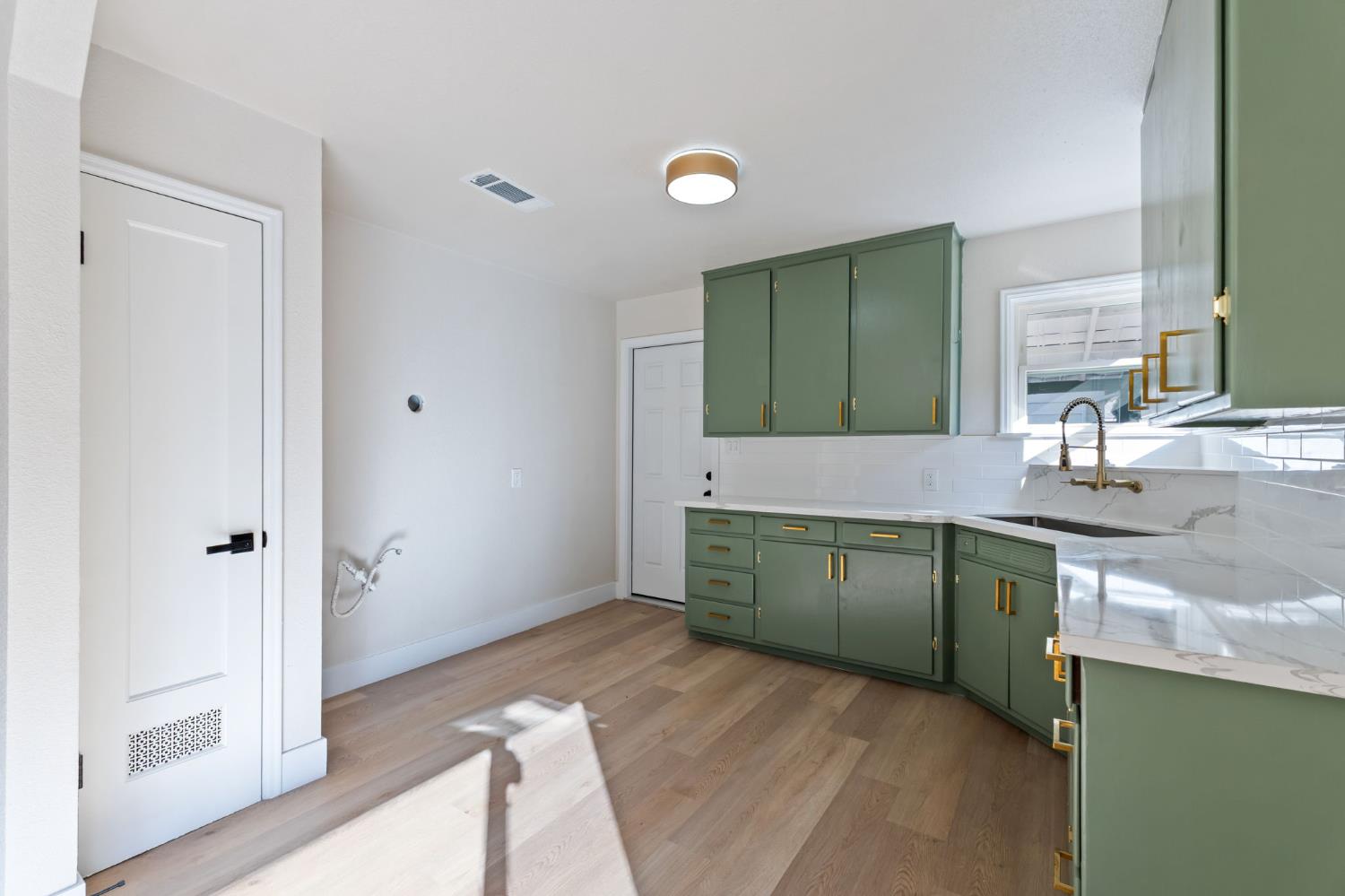 3226 Circle Ct W, Fresno, CA 93703