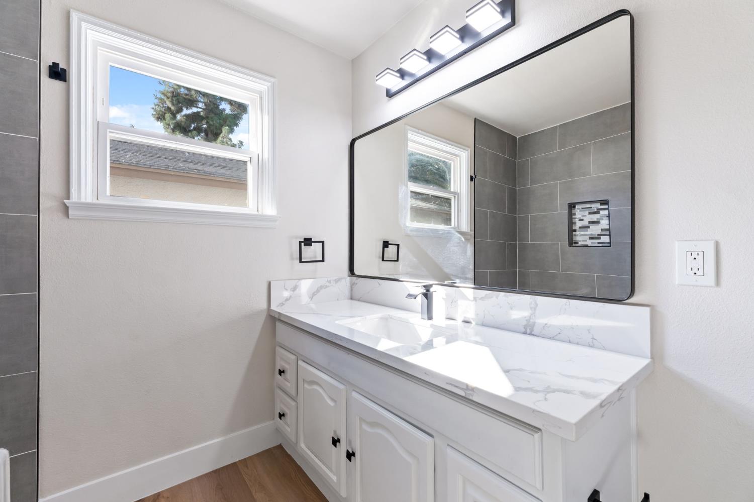 3226 Circle Ct W, Fresno, CA 93703