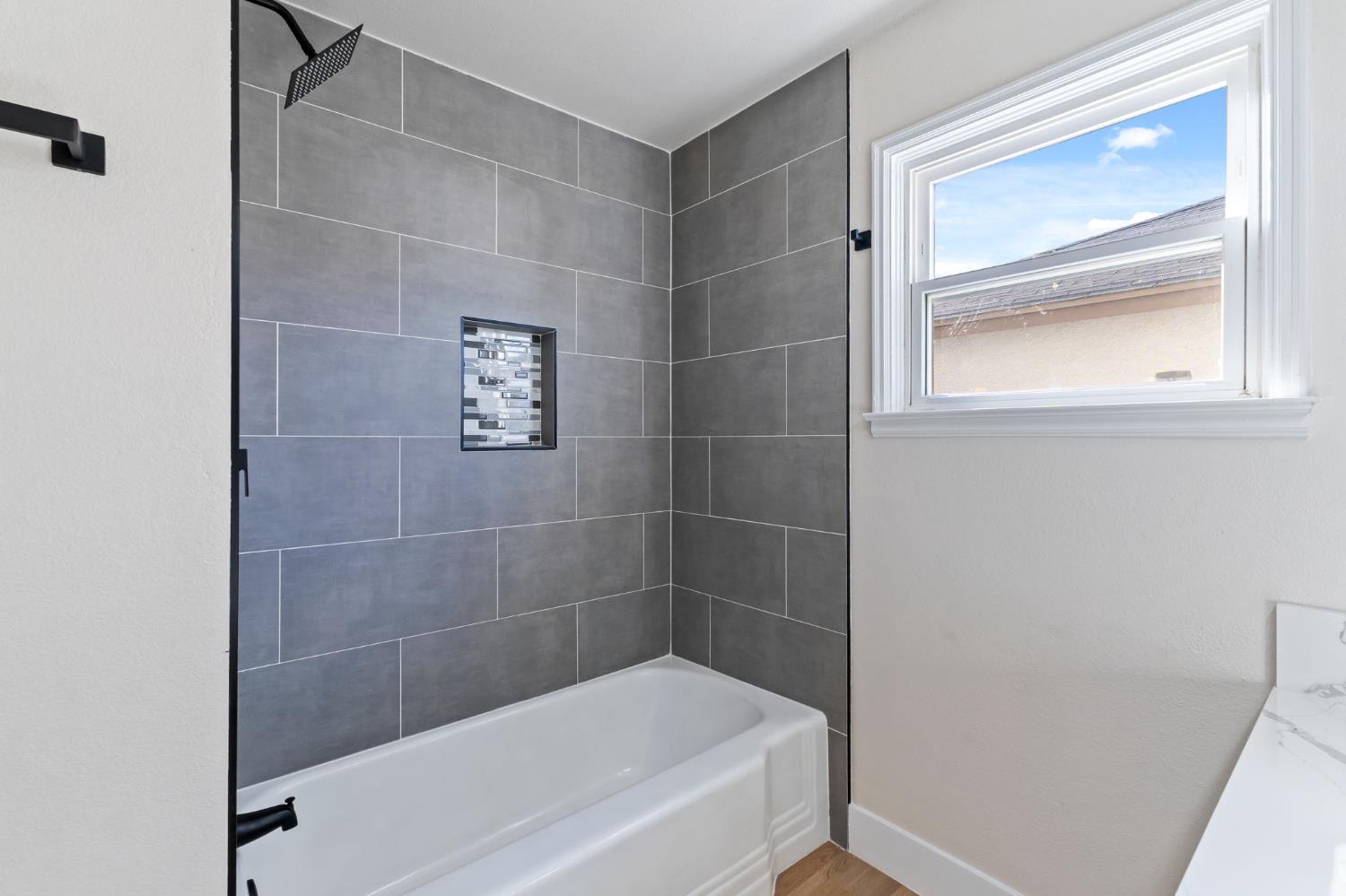 3226 Circle Ct W, Fresno, CA 93703