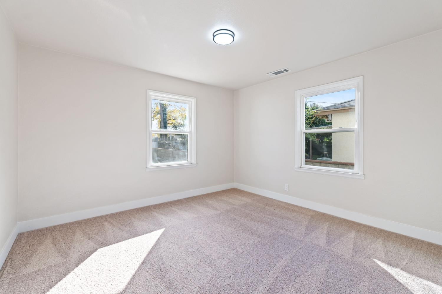 3226 Circle Ct W, Fresno, CA 93703