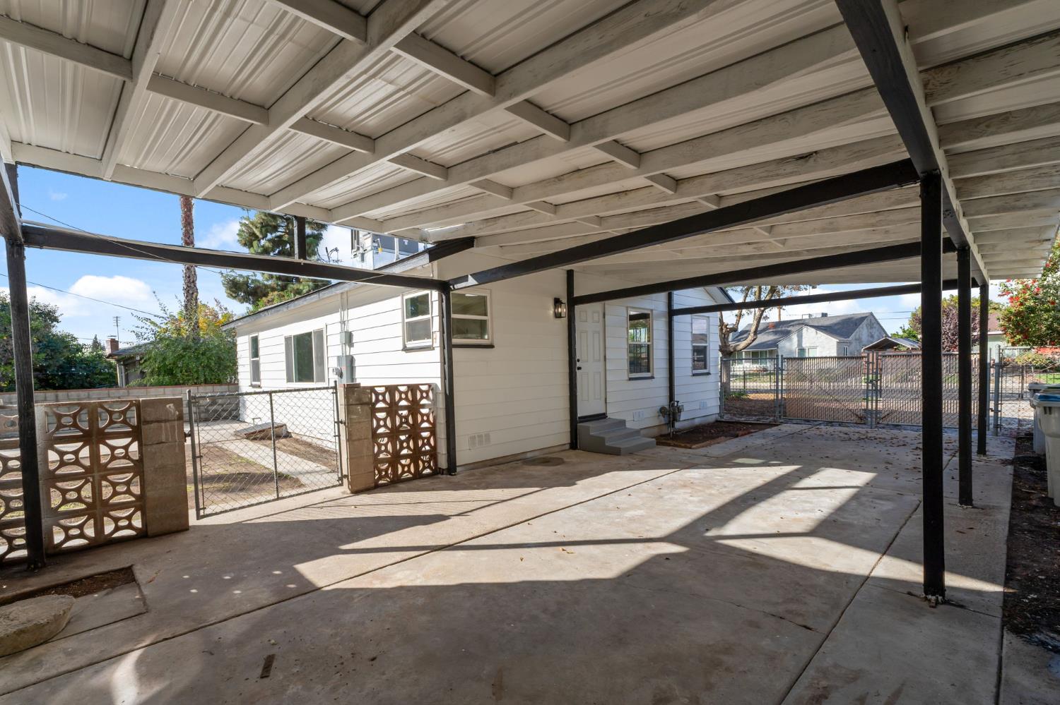 3226 Circle Ct W, Fresno, CA 93703