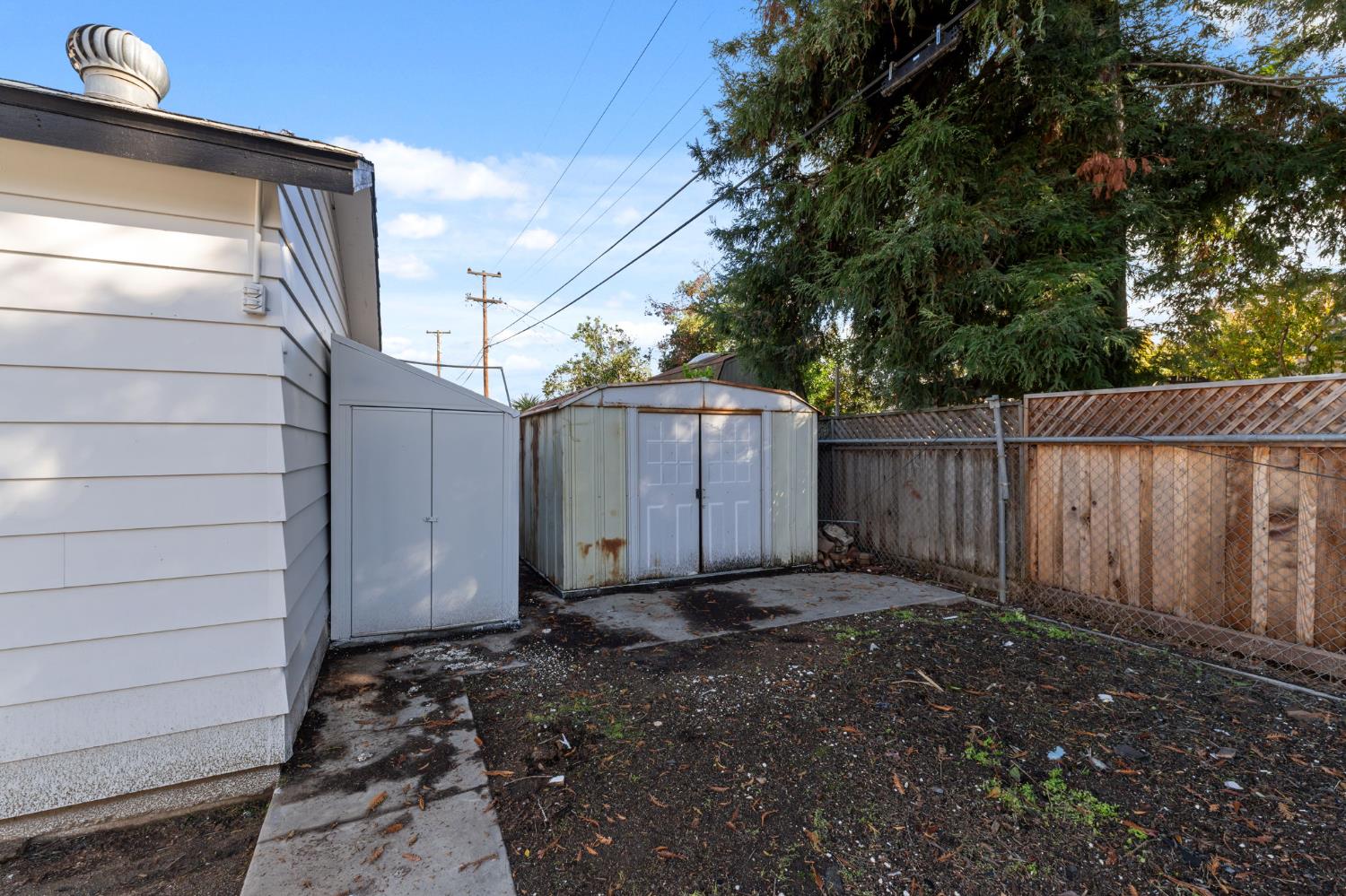 3226 Circle Ct W, Fresno, CA 93703