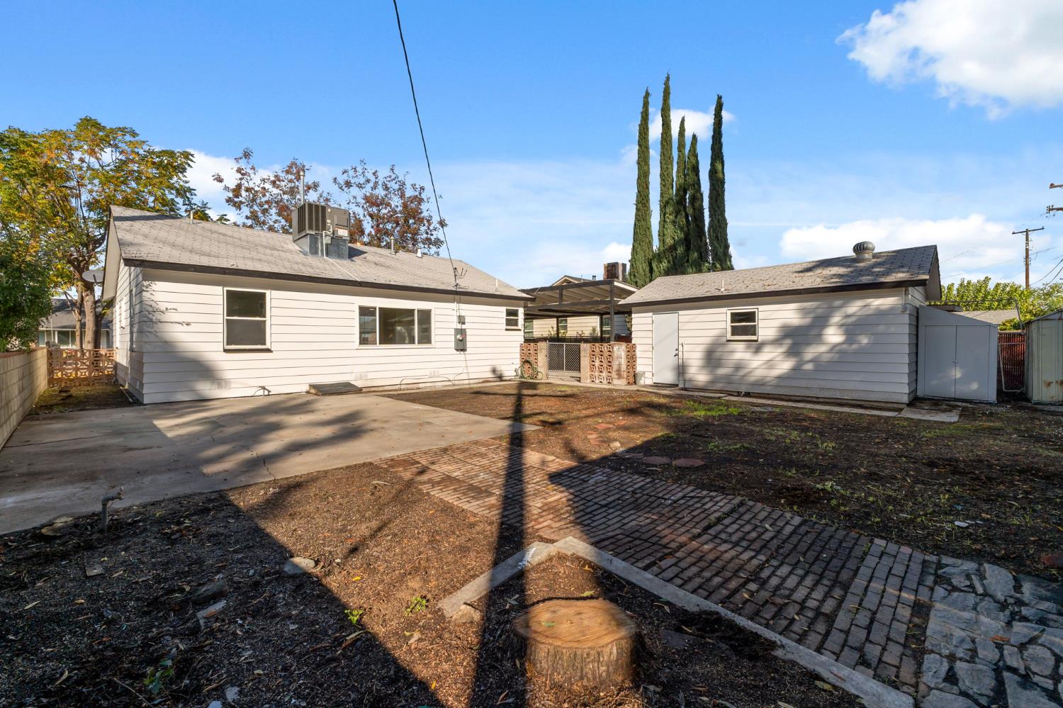 3226 Circle Ct W, Fresno, CA 93703