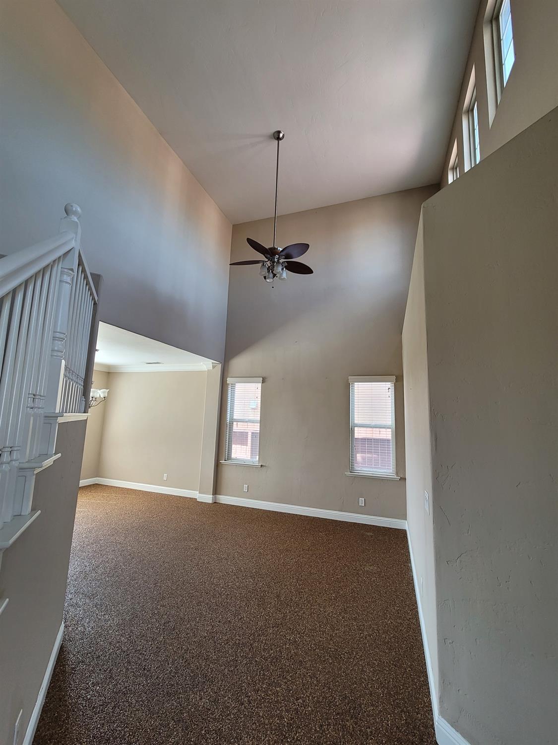 6587 W Wrenwood Ln, Fresno, CA 93723