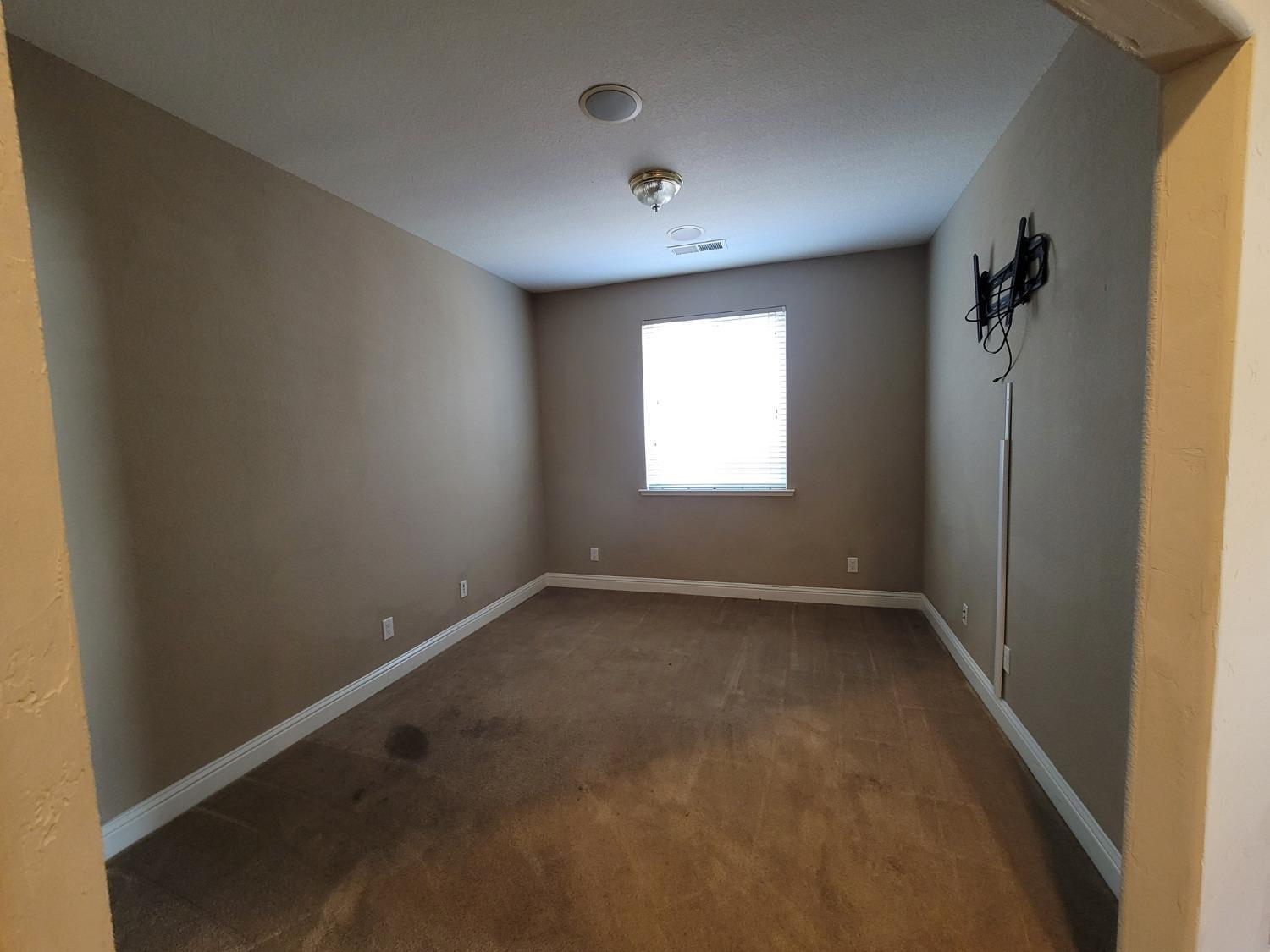 6587 W Wrenwood Ln, Fresno, CA 93723