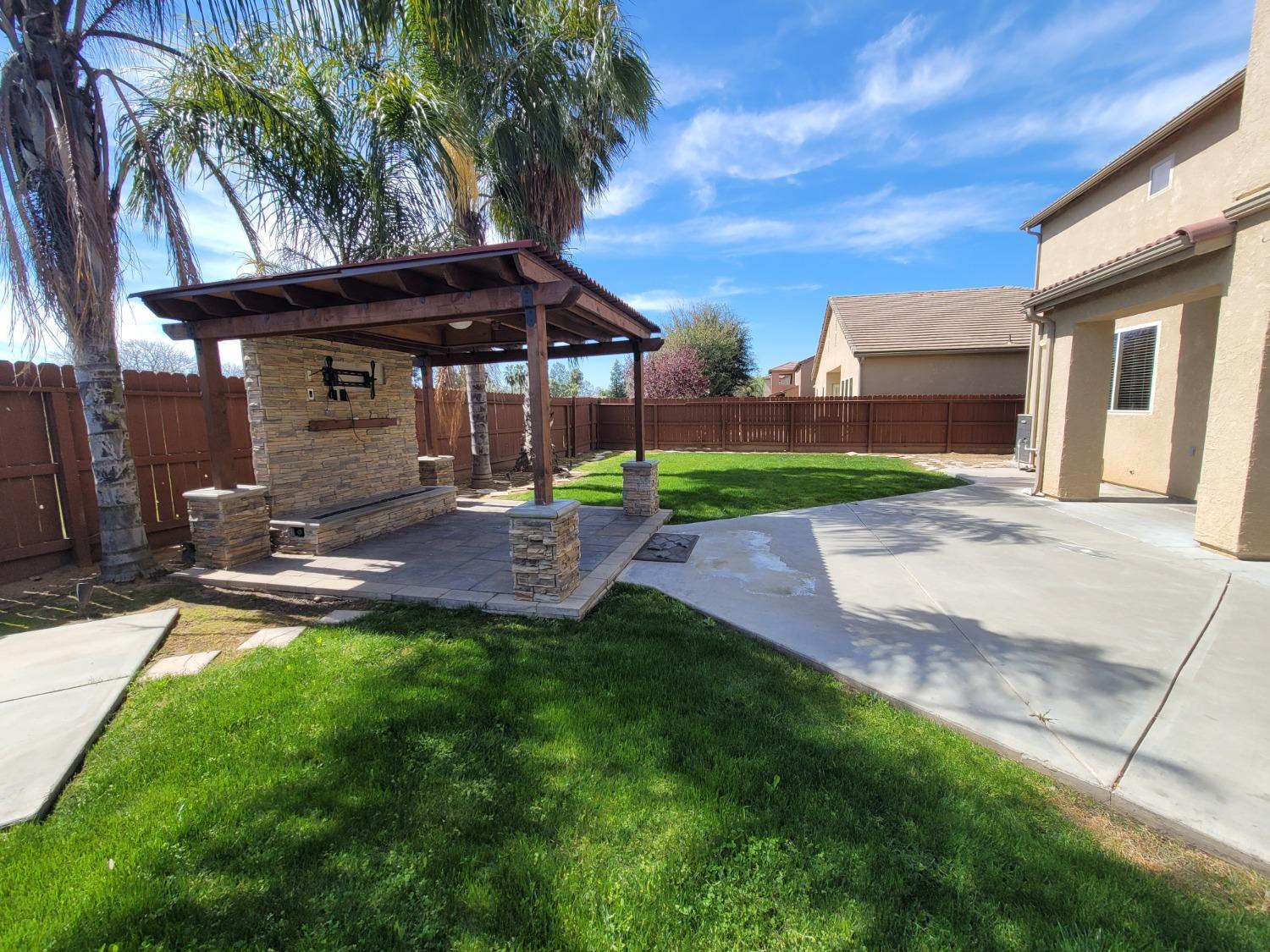 6587 W Wrenwood Ln, Fresno, CA 93723