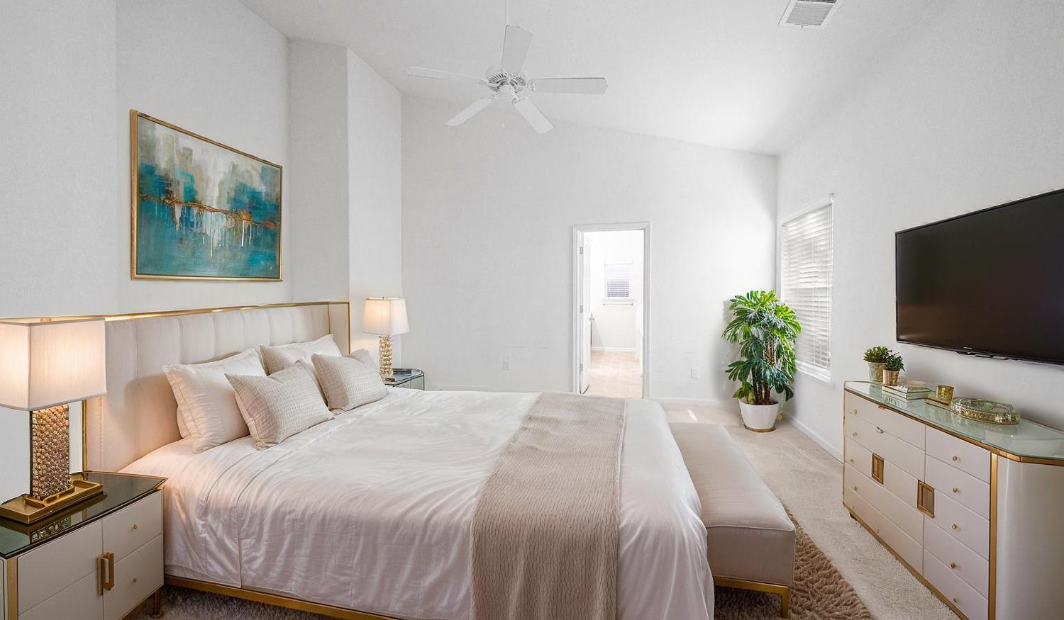 2773 E Deyoung Dr, Fresno, CA 93720