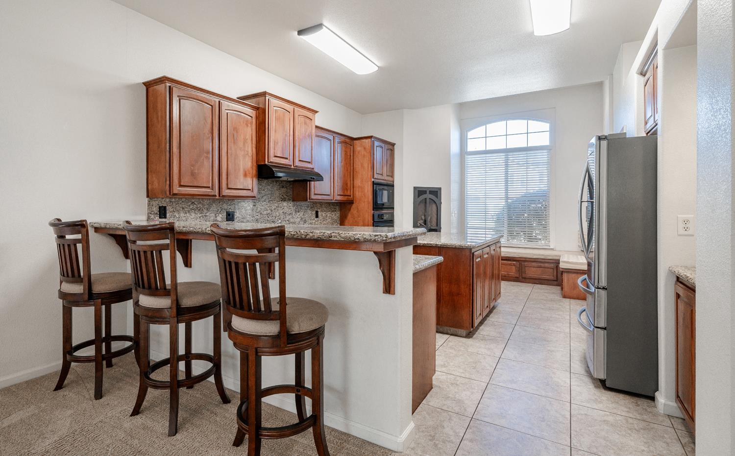 2773 E Deyoung Dr, Fresno, CA 93720