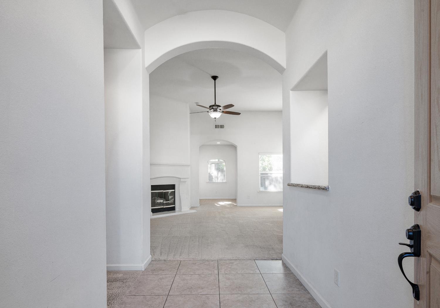 2773 E Deyoung Dr, Fresno, CA 93720