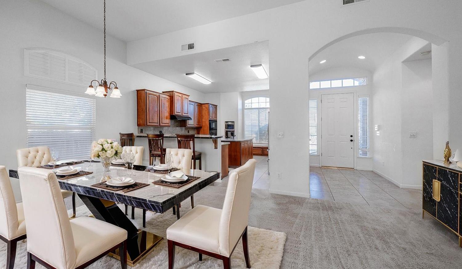 2773 E Deyoung Dr, Fresno, CA 93720