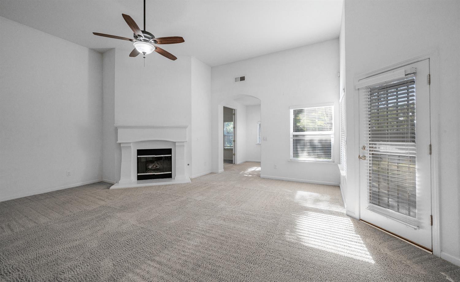 2773 E Deyoung Dr, Fresno, CA 93720