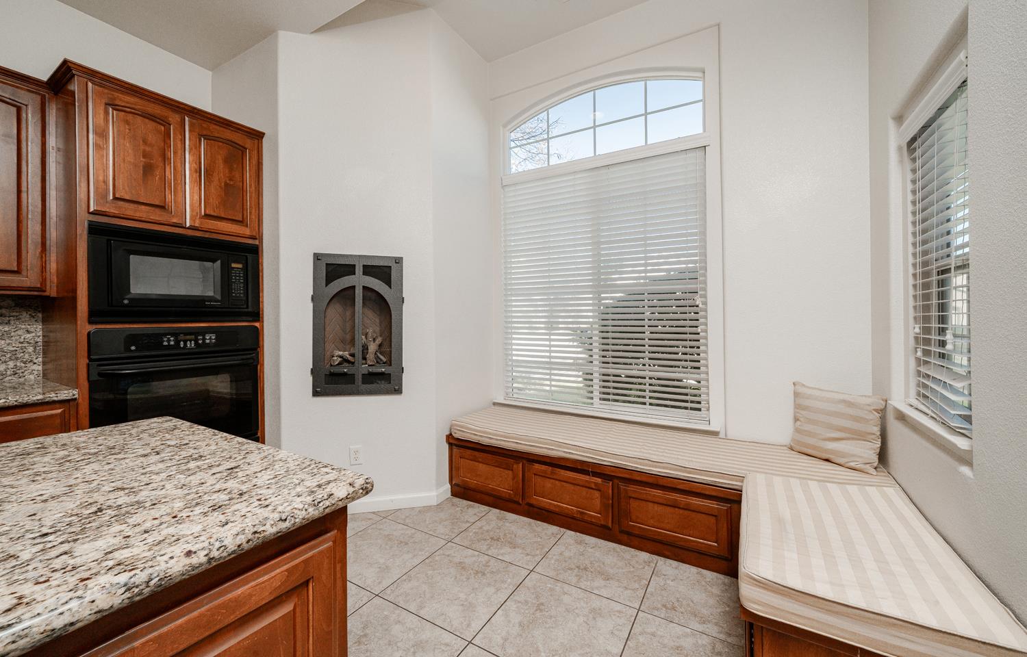 2773 E Deyoung Dr, Fresno, CA 93720